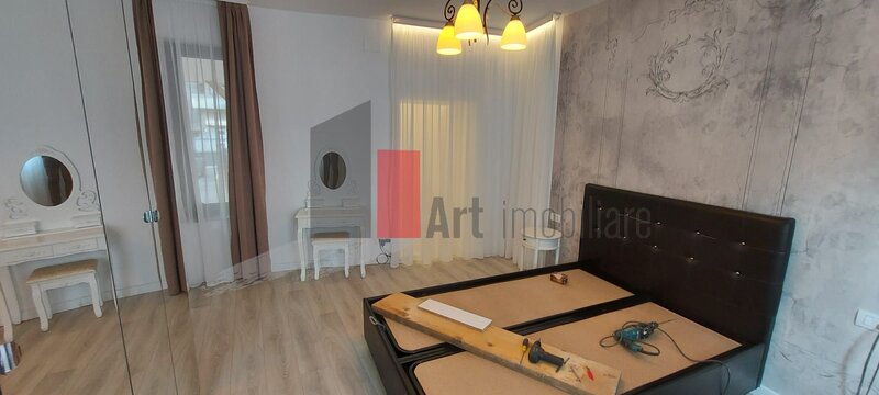 Dacia Garsoniera Spatioasa in Vila Interbelica  Zona Vasile Lascar