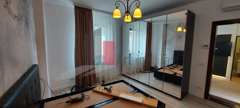 Dacia Garsoniera Spatioasa in Vila Interbelica  Zona Vasile Lascar