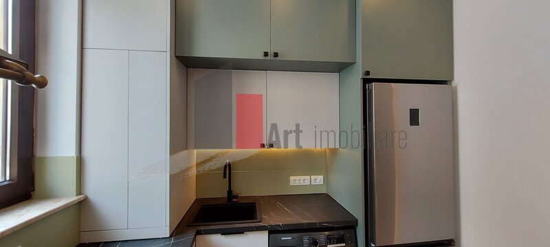 Dacia Garsoniera Spatioasa in Vila Interbelica  Zona Vasile Lascar